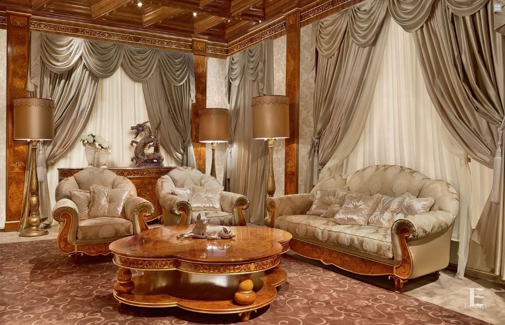 Không gian phòng khách trở nên sang trọng hơn với tủ kính, sofa, bàn trà phong cách cổ điển