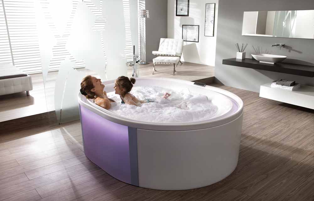 Những chiếc bồn tắm có hệ thống phun nước massage sẽ giúp bạn chìm trong những giây phút thư giãn 