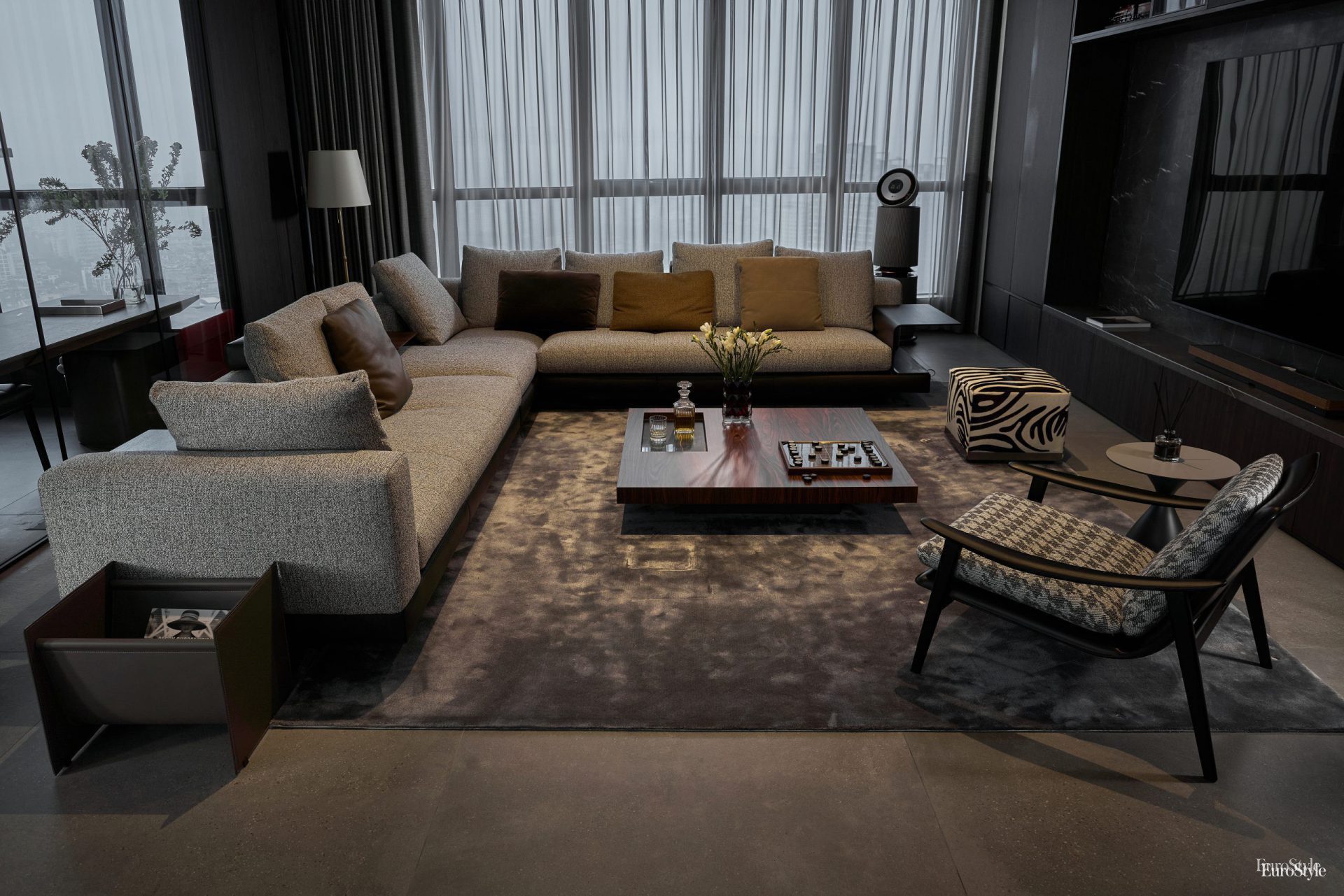 Không gian phòng khách với những sản phẩm nội thất và đồ decor tạo nên một tổng thể hoàn hảo