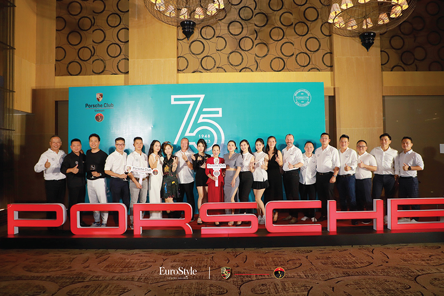 Đại diện EuroStyle cùng thành viên Porsche Club Vietnam