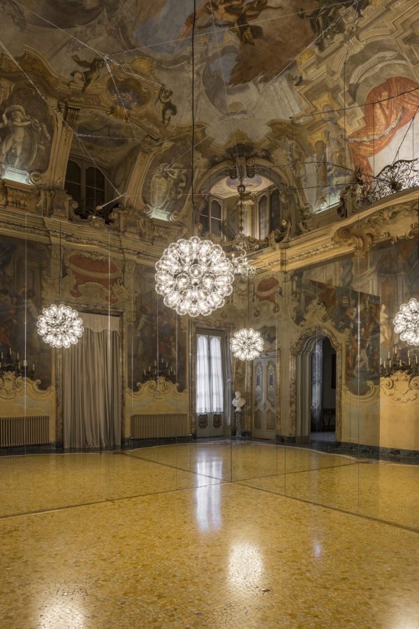 Đèn FLOS trưng bày tại cung điện Palazzo Visconti