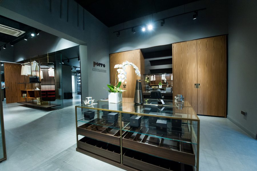 showroom tủ quần áo