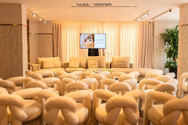 Ghế Shibari Armchair của Visionnaire trong không gian trưng bày nghệ thuật Shibari In Bloom tại EuroStyle Saigon Center.