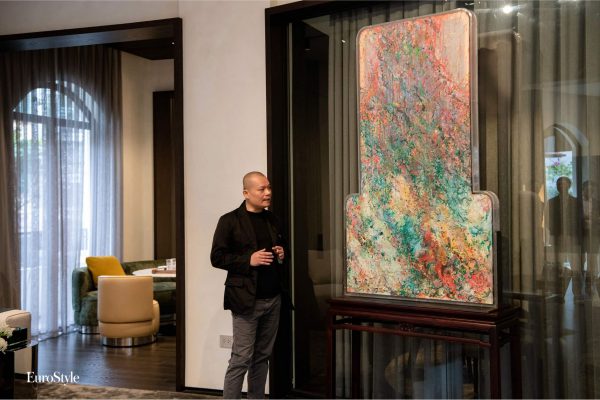 Họa sĩ Hà Mạnh Thắng trong buổi Private Sharing lắng nghe và chia sẻ về tư duy nghệ thuật tại EuroStyle Heritage Center.