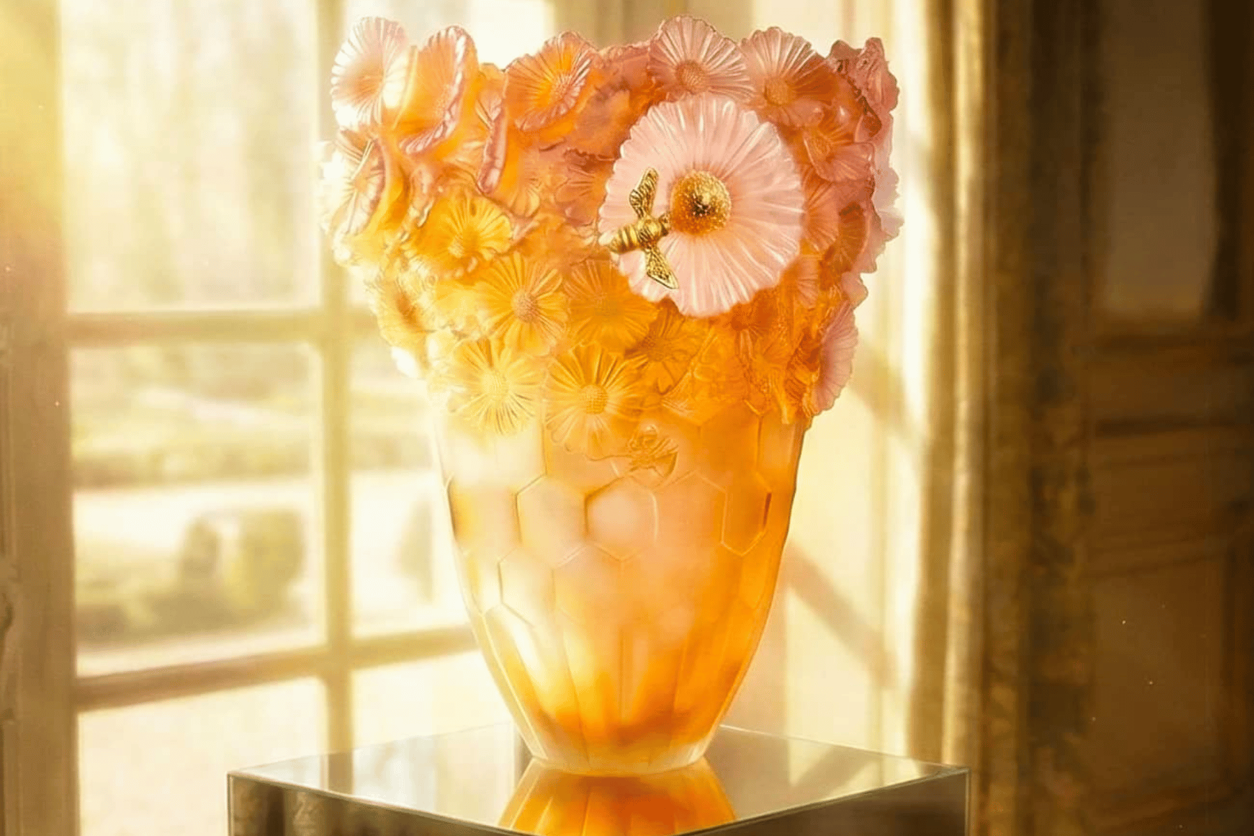 Thiết kế bình pha lê Daum với hiệu ứng màu sắc độc bản