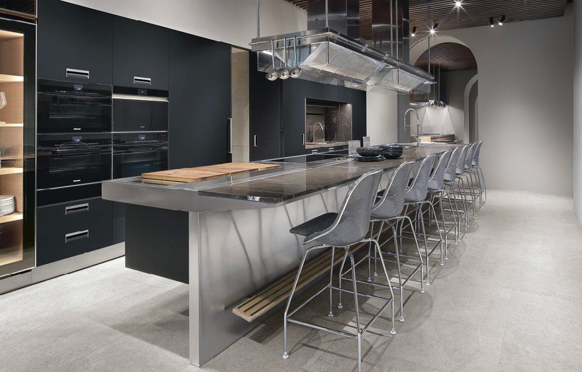 Thiết bị bếp Arclinea đến từ Ý nổi bật với tone trung tính, dịu mắt