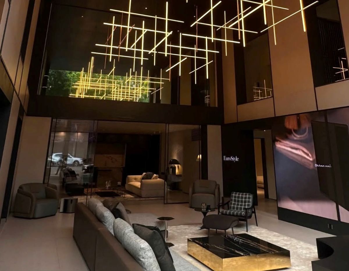 Không gian trưng bày thương hiệu Poliform tại showroom EuroStyle Hanoi Complex.